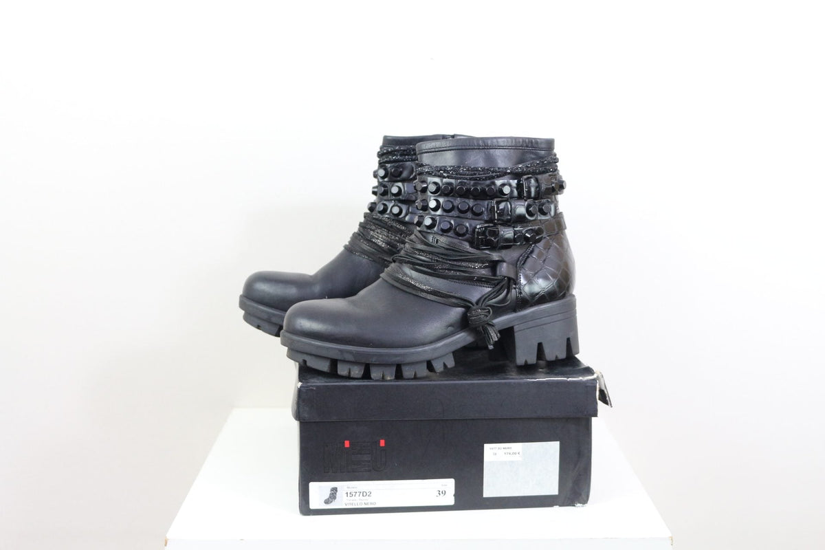Bottines Frippindealz Mimmu noires en cuir avec clous, lanières et semelle crantée, style rock, taille 39