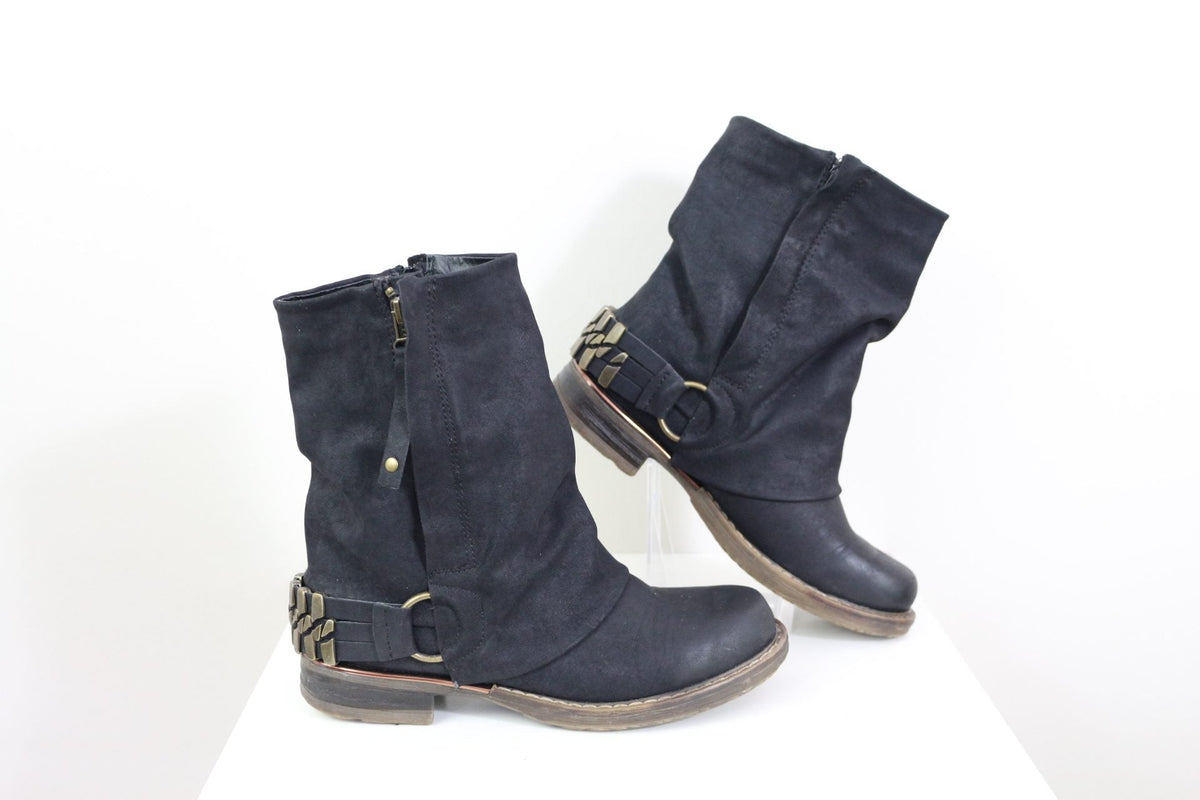 Bottines noires Johnny Bulls de Frippindealz avec boucles en métal décoratives et fermeture éclair latérale