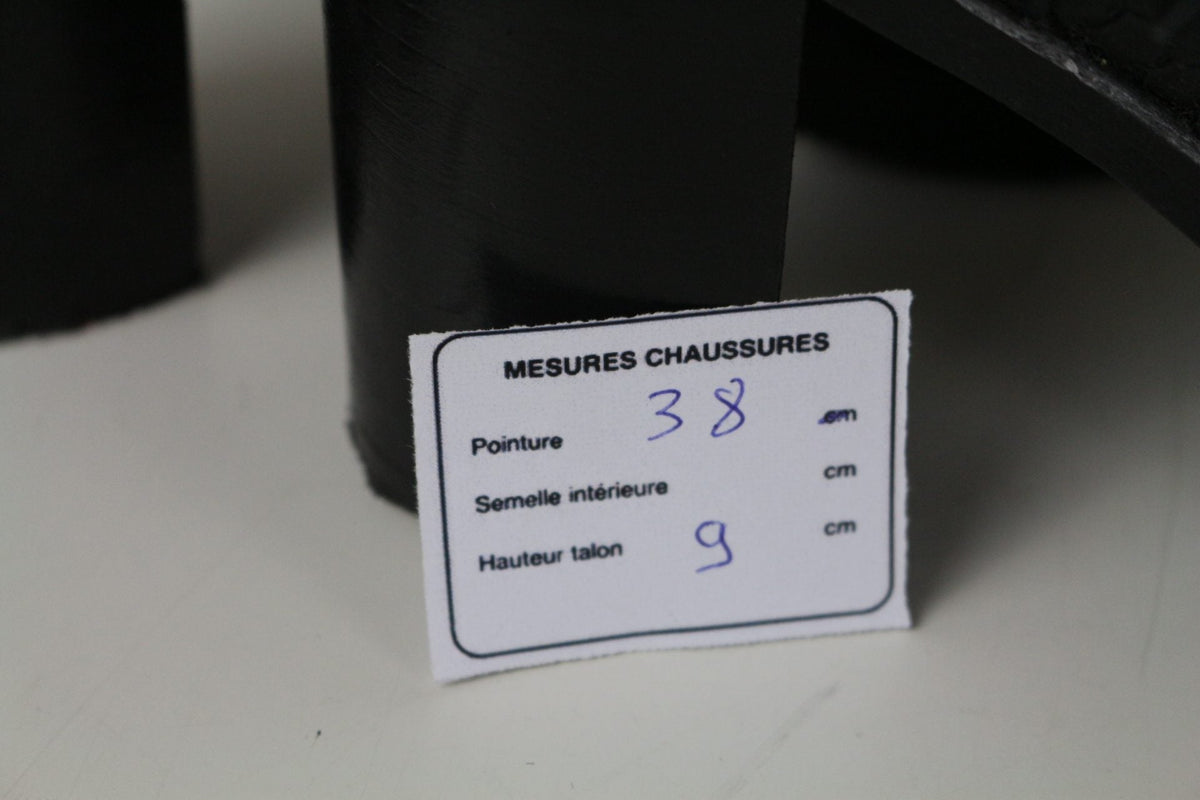 Étiquette de mesures Frippindealz pour bottines Tamaris noires taille 38 avec talon de 9 cm