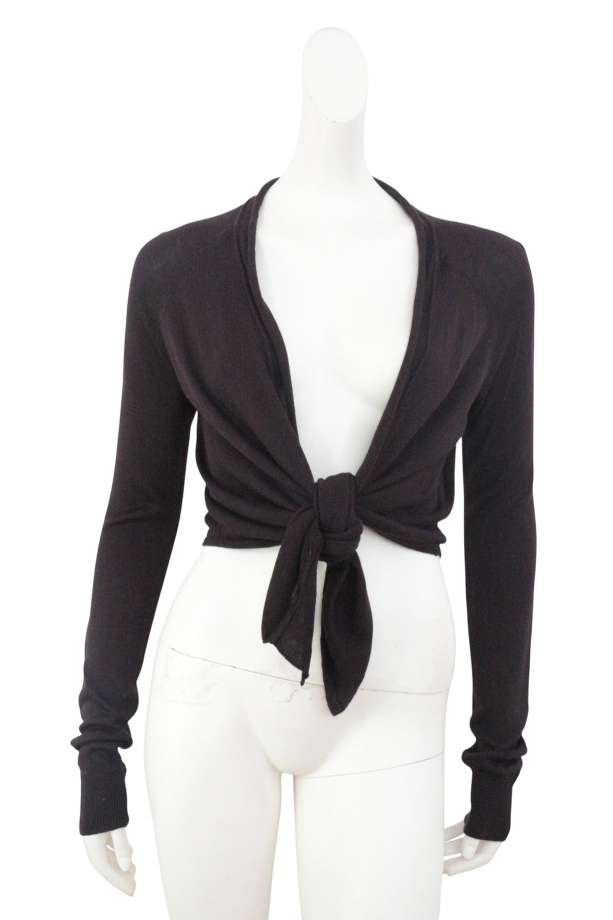 Cardigan court Frippindealz en viscose marron style Y2K avec nouage frontal et décolleté plongeant sur mannequin
