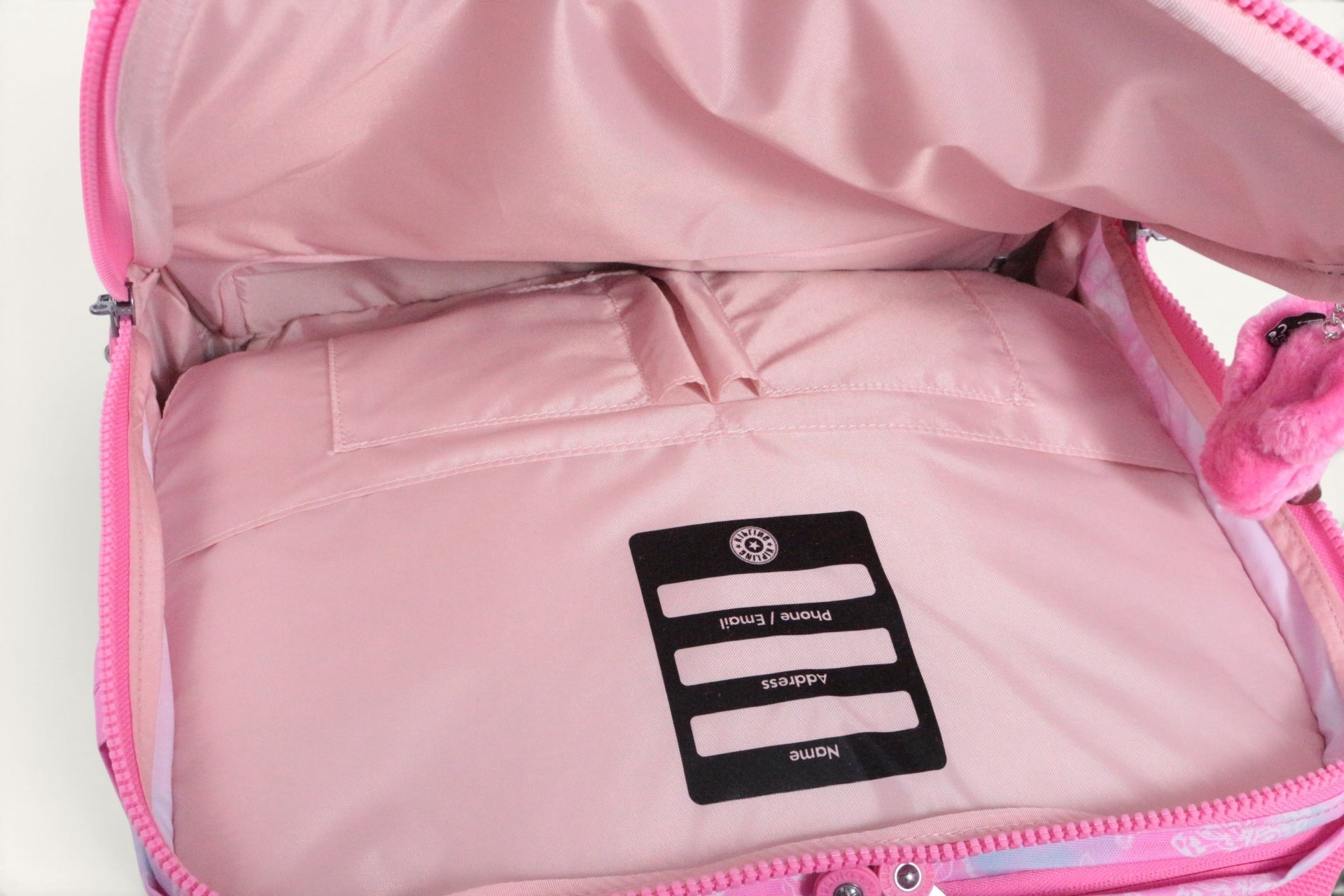 Intérieur rose du cartable à roulettes Frippindealz Kipling New Storia avec étiquette d'identification et porte-clés