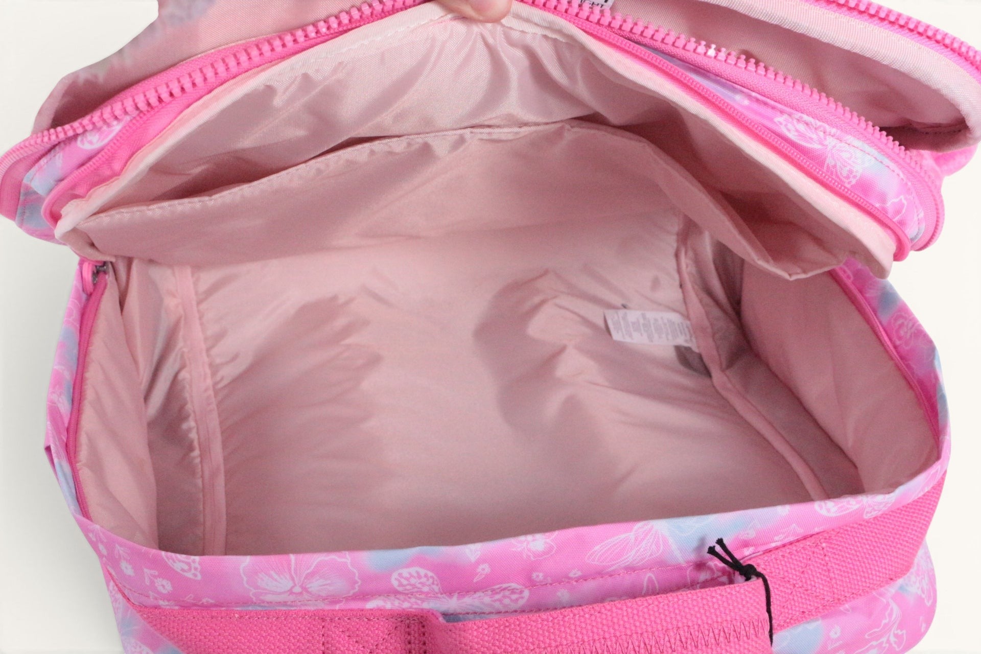Intérieur spacieux du cartable à roulettes Frippindealz Kipling New Storia rose à motifs fleurs et papillons