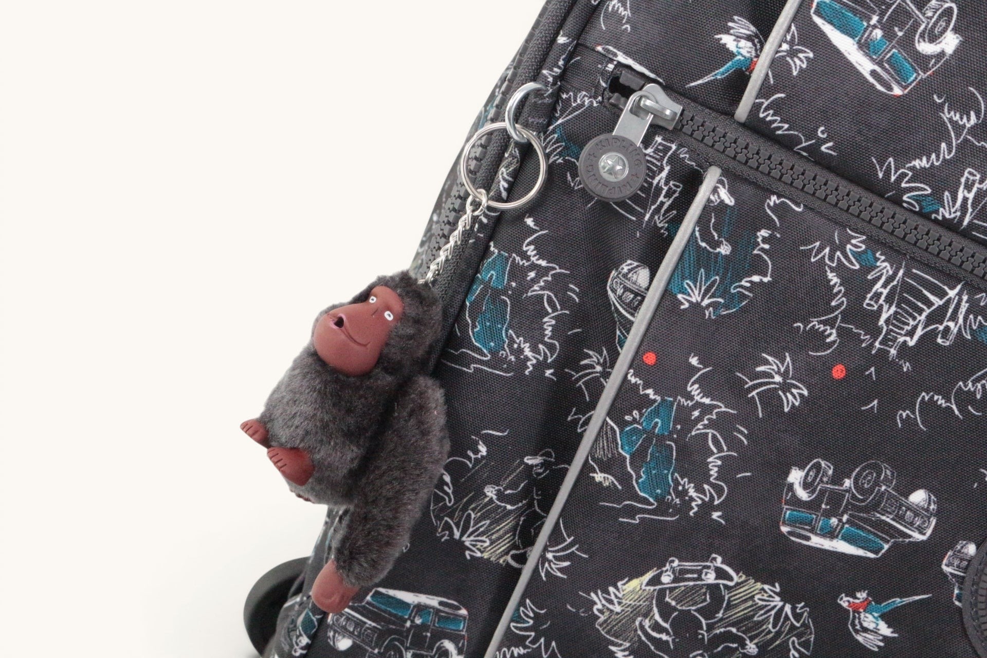 Cartable à roulettes Frippindealz Kipling New Storia noir à motifs jungle avec porte-clés singe emblématique