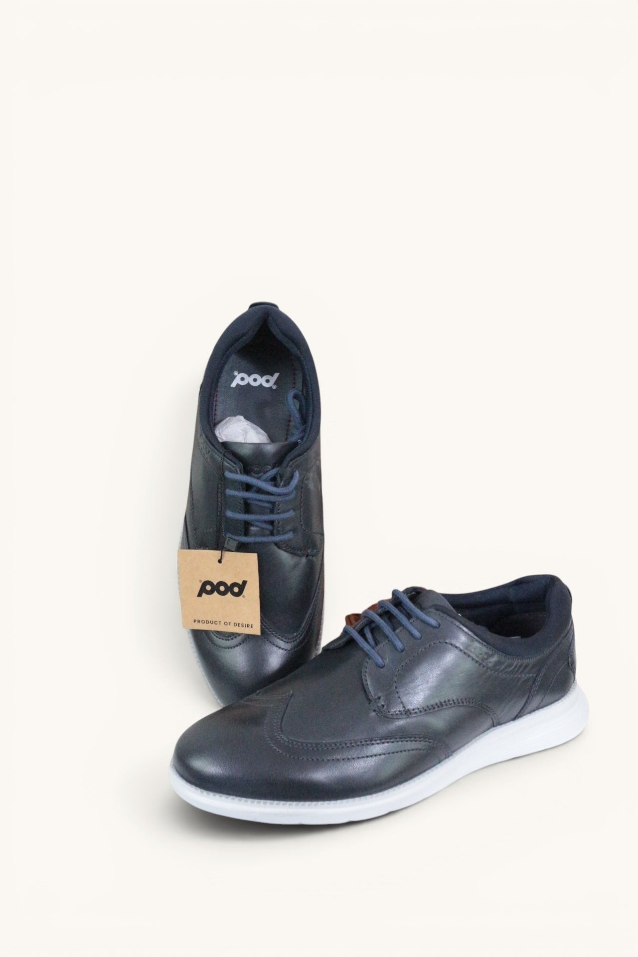 Chaussures homme Frippindealz POD Vantage en cuir bleu marine avec semelle blanche légère et lacets