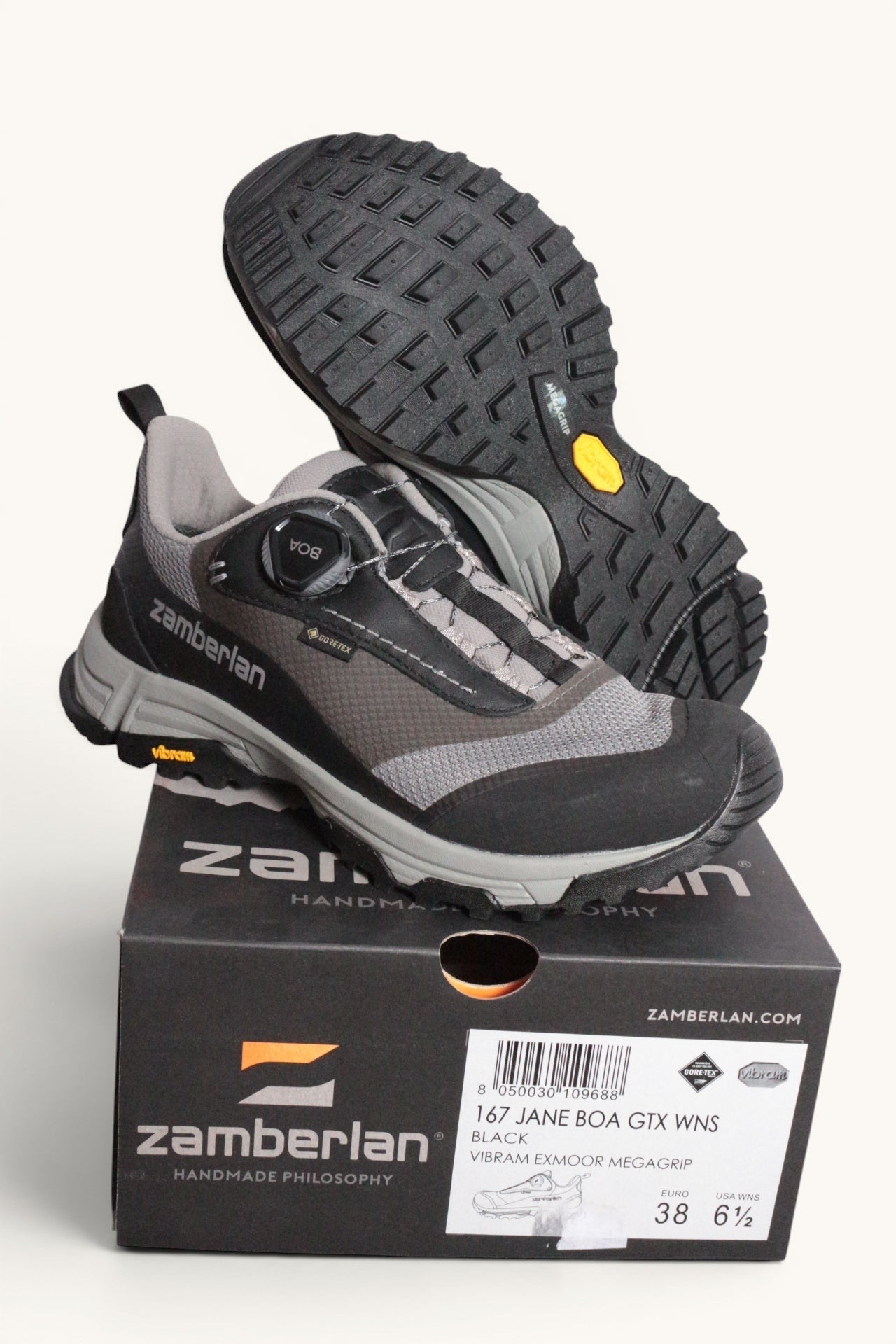 Chaussures de randonnée Zamberlan grises et noires en polyester et cuir avec système BOA. Neuves.
