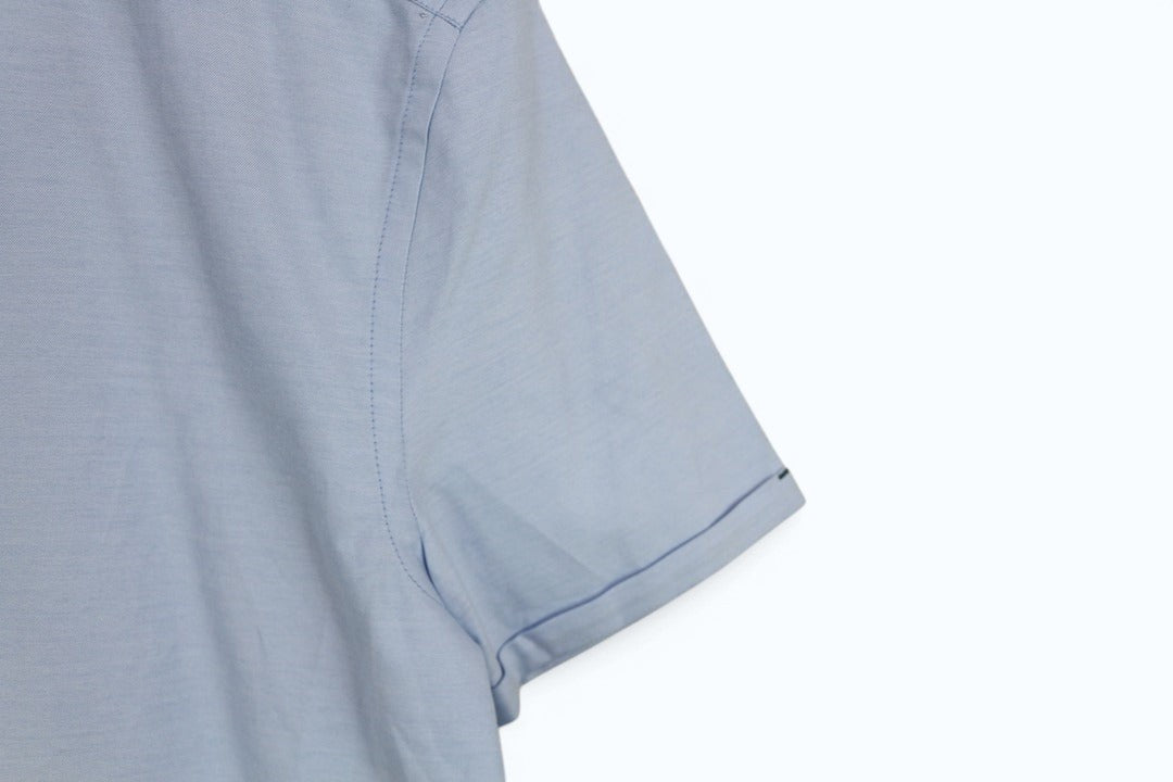 Chemise manches courtes Frippindealz Steel & Jelly bleu clair en coton avec détails contrastants sur la manche