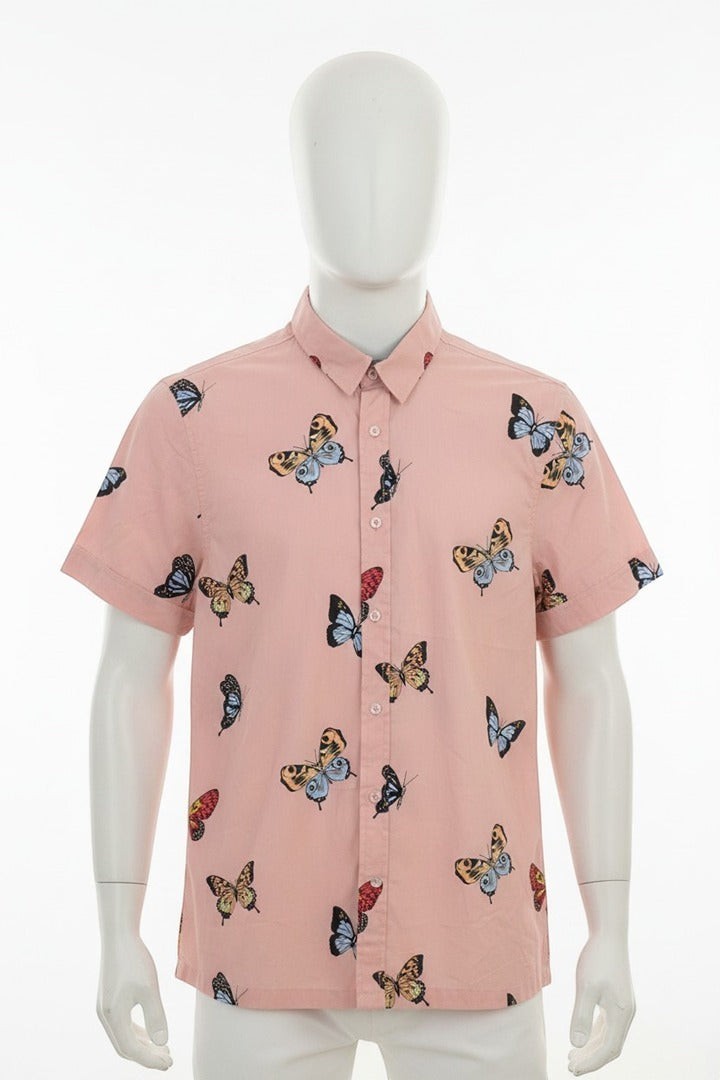 Chemise Frippindealz Brave Soul rose en coton à manches courtes avec imprimé papillons multicolores