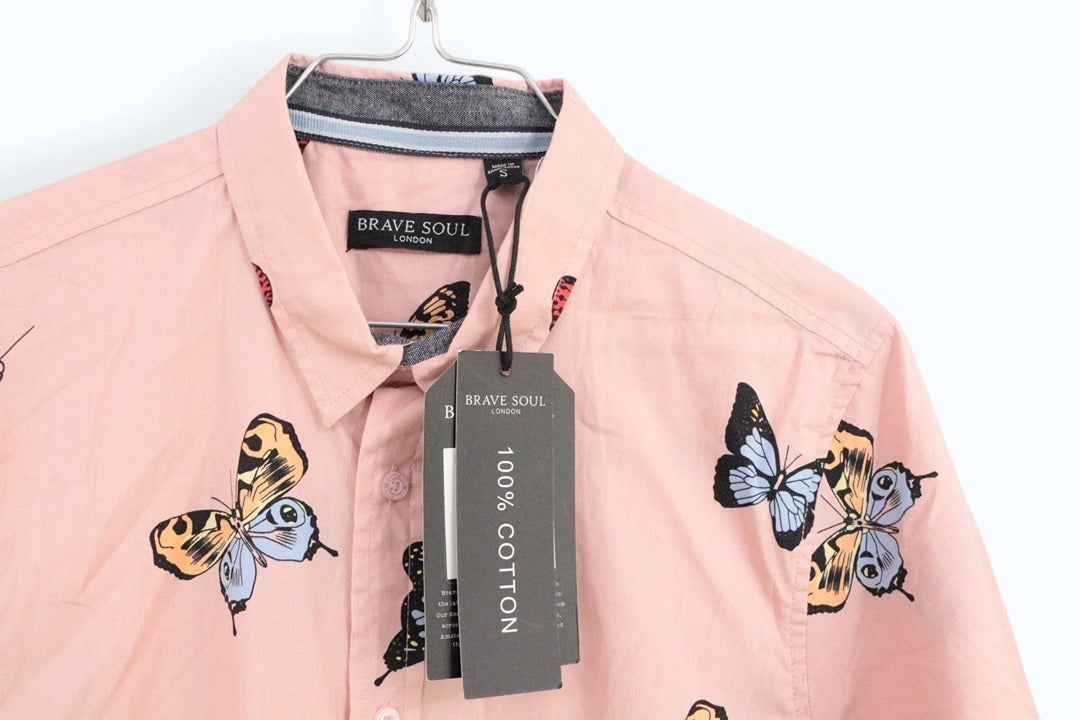 Chemise Frippindealz Brave Soul rose en coton avec imprimé papillons multicolores et étiquette neuve