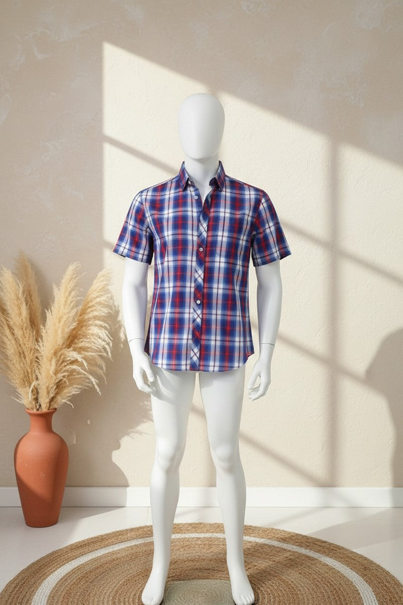 Chemise homme Frippindealz FSBN à carreaux bleu rouge et blanc en coton coupe slim manches courtes sur mannequin