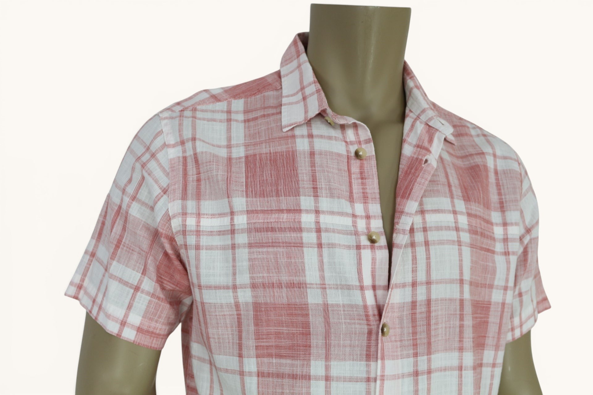 Chemise homme Frippindealz Mountain Warehouse à carreaux rose et blanc, manches courtes en coton avec boutons effet bois