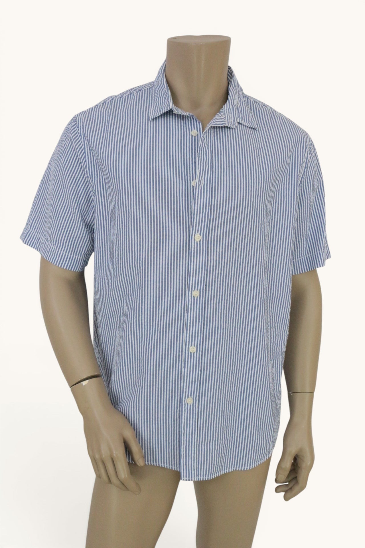 Chemise homme Frippindealz C&A à manches courtes, 100% coton, rayures verticales bleu et blanc, style casual chic.
