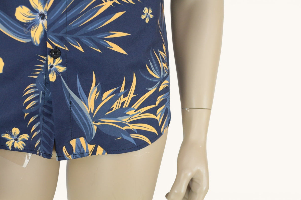 Chemise homme Manfinity bleu marine à imprimé tropical jaune et bleu, manches courtes, en polyester, style casual.