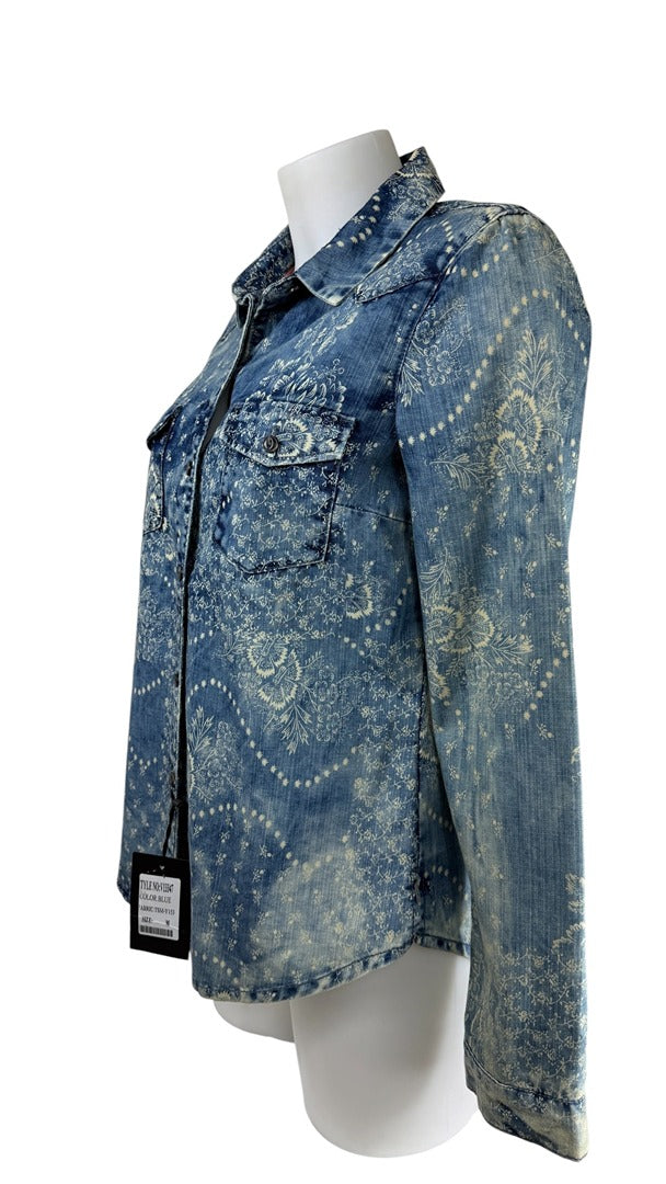 Chemise en jean Frippindealz bleue avec imprimé floral vintage, poches poitrine et boutons contrastés, taille M