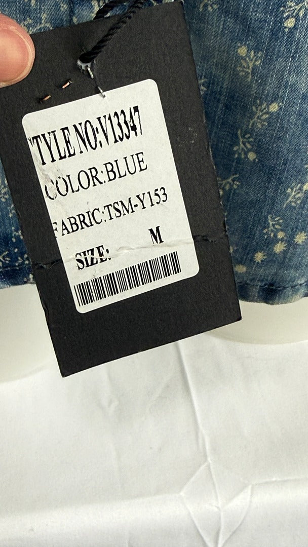 Étiquette de prix Frippindealz sur une chemise en jean bleue à imprimé floral vintage taille M