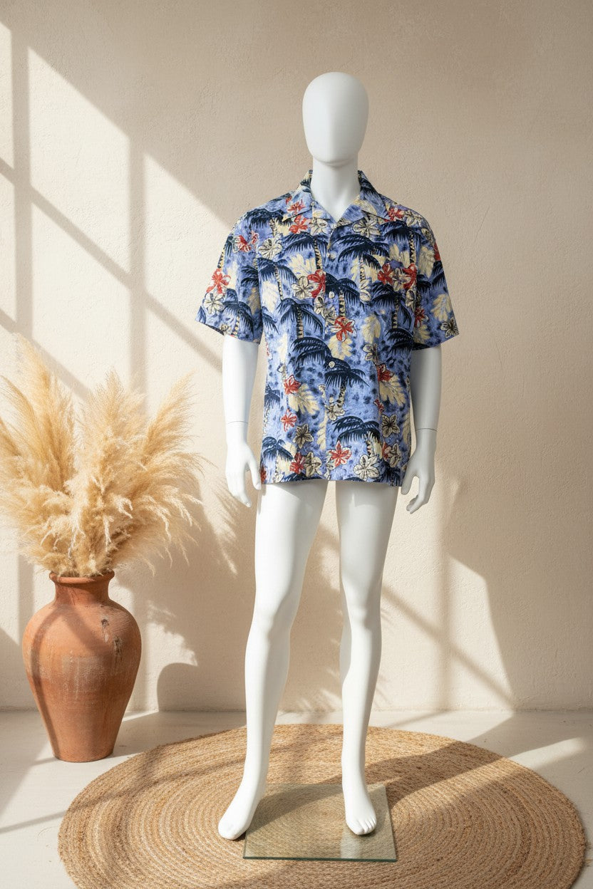 Chemisette hawaienne Frippindealz R.B. Collection en coton bleu clair avec imprimé tropical de palmiers et fleurs