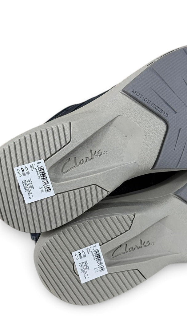 Semelles grises Motion Tread de baskets Frippindealz Clarks Lehman Tie bleu marine avec étiquettes de prix