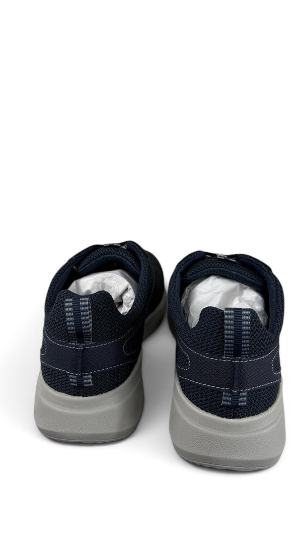 Vue arrière des baskets Frippindealz Clarks Lehman Tie en textile bleu marine avec semelle grise et languette