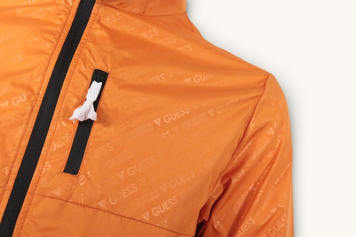 Coupe-vent orange Frippindealz en polyester avec logo Guess imprimé et fermeture éclair noire contrastée