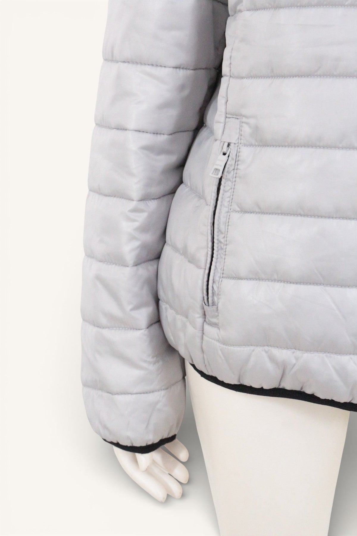 Doudoune grise Scott Brd Frippindealz en polyester avec matelassage horizontal et poche zippée pratique