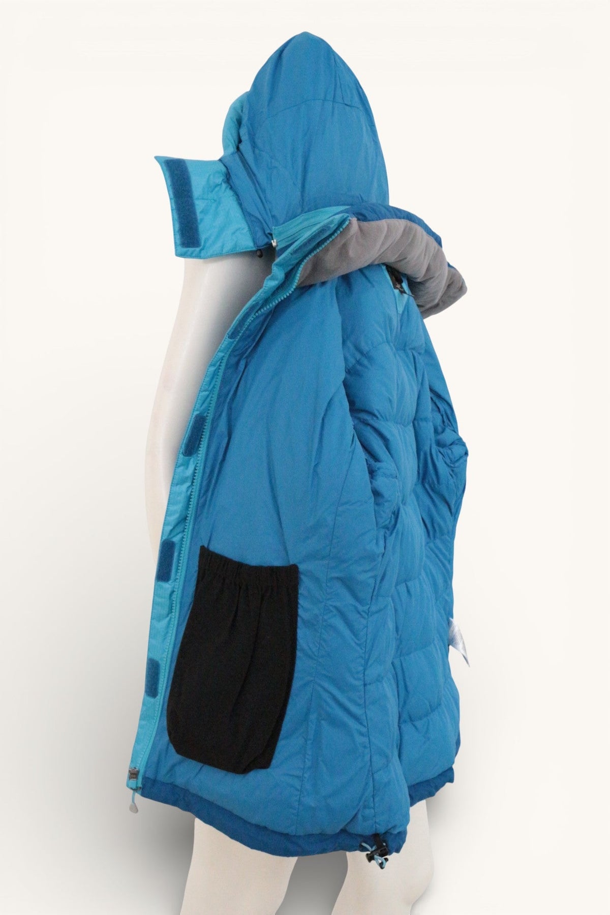 Doudoune Frippindealz Mountain Hard Wear bleue en polyamide avec capuche, vue intérieure et poche noire
