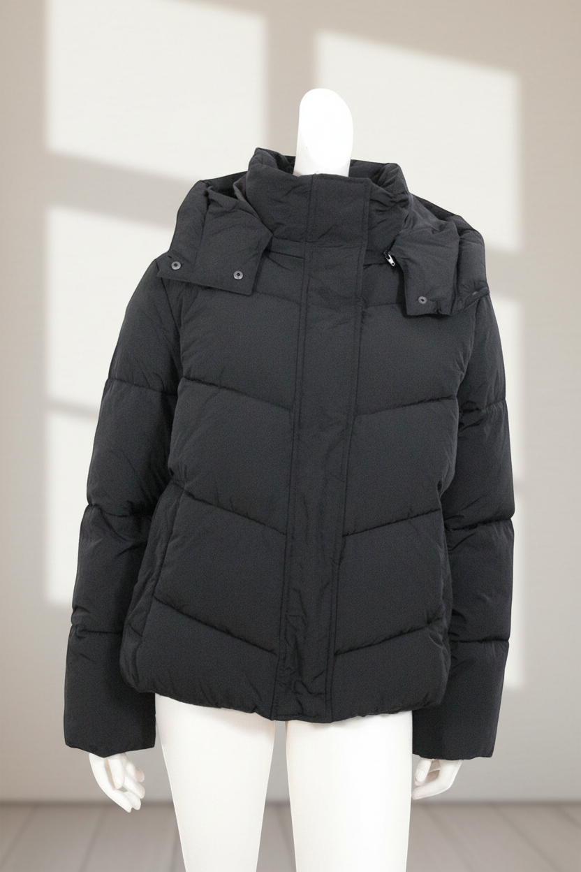 Doudoune noire Frippindealz Calvin Klein avec capuche, coupe matelassée élégante et imperméable
