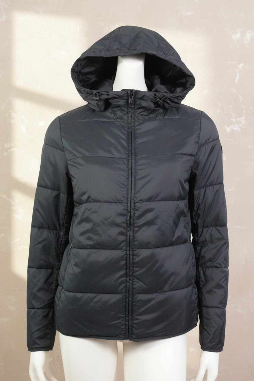 Doudoune noire à capuche Frippindealz en polyester, coupe ajustée, idéale pour affronter le froid avec style.