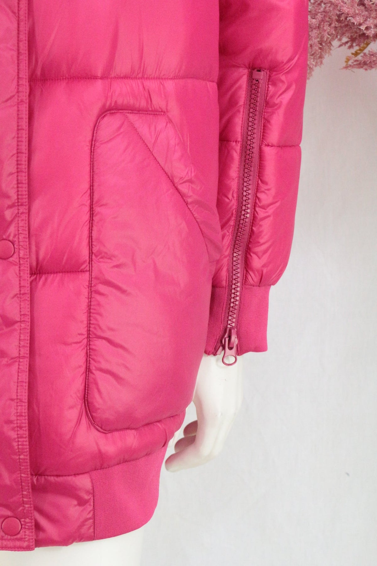 Doudoune rose bonbon Frippindealz en polyamide et polyester avec fermeture éclair sur la manche