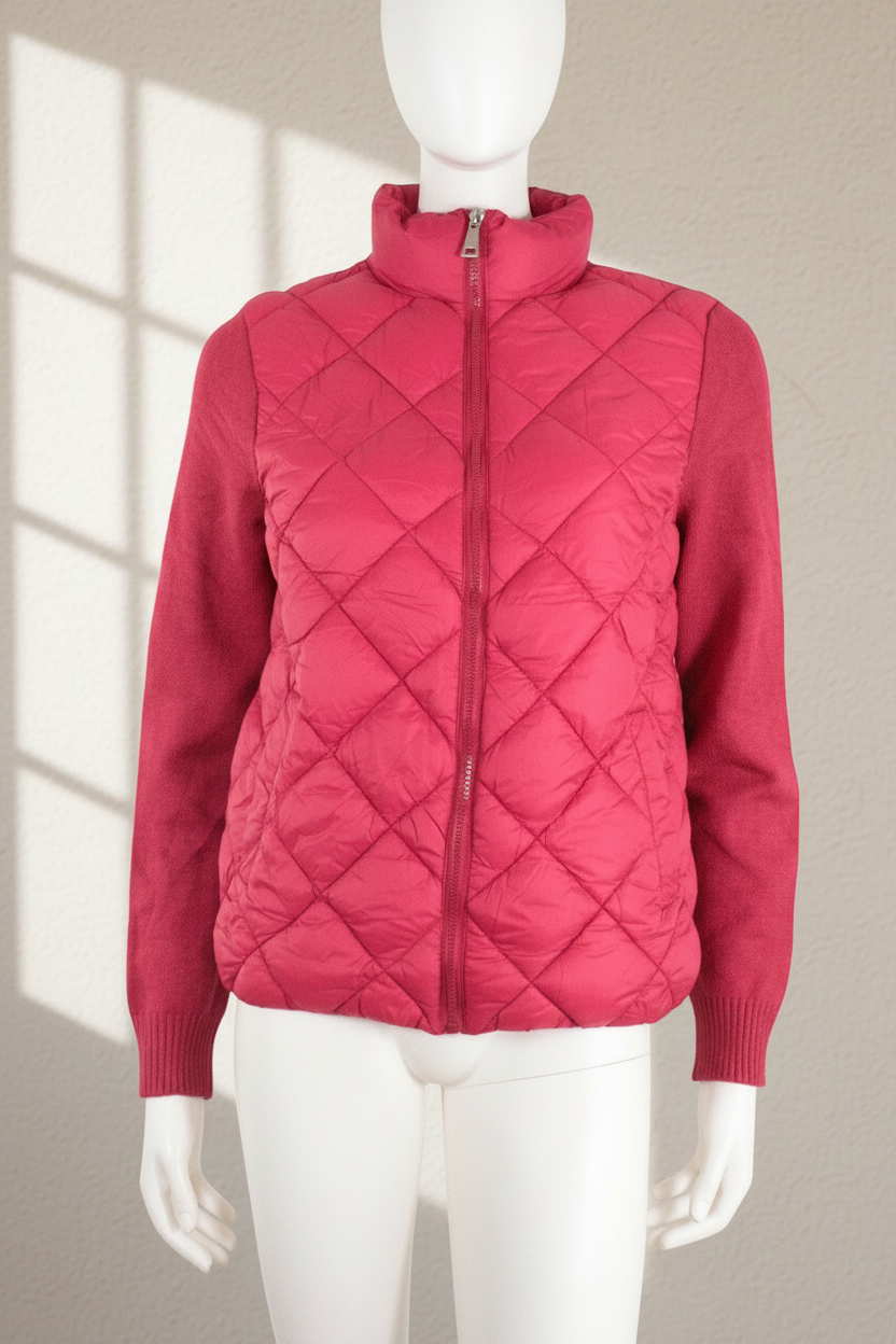 Doudoune hybride rouge Melya Melody pour Frippindealz avec corps matelassé et manches en maille style pull