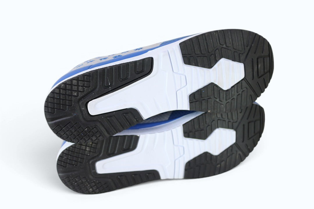 Semelles crantées noires et blanches de baskets de running Frippindealz Erreà bleu et gris