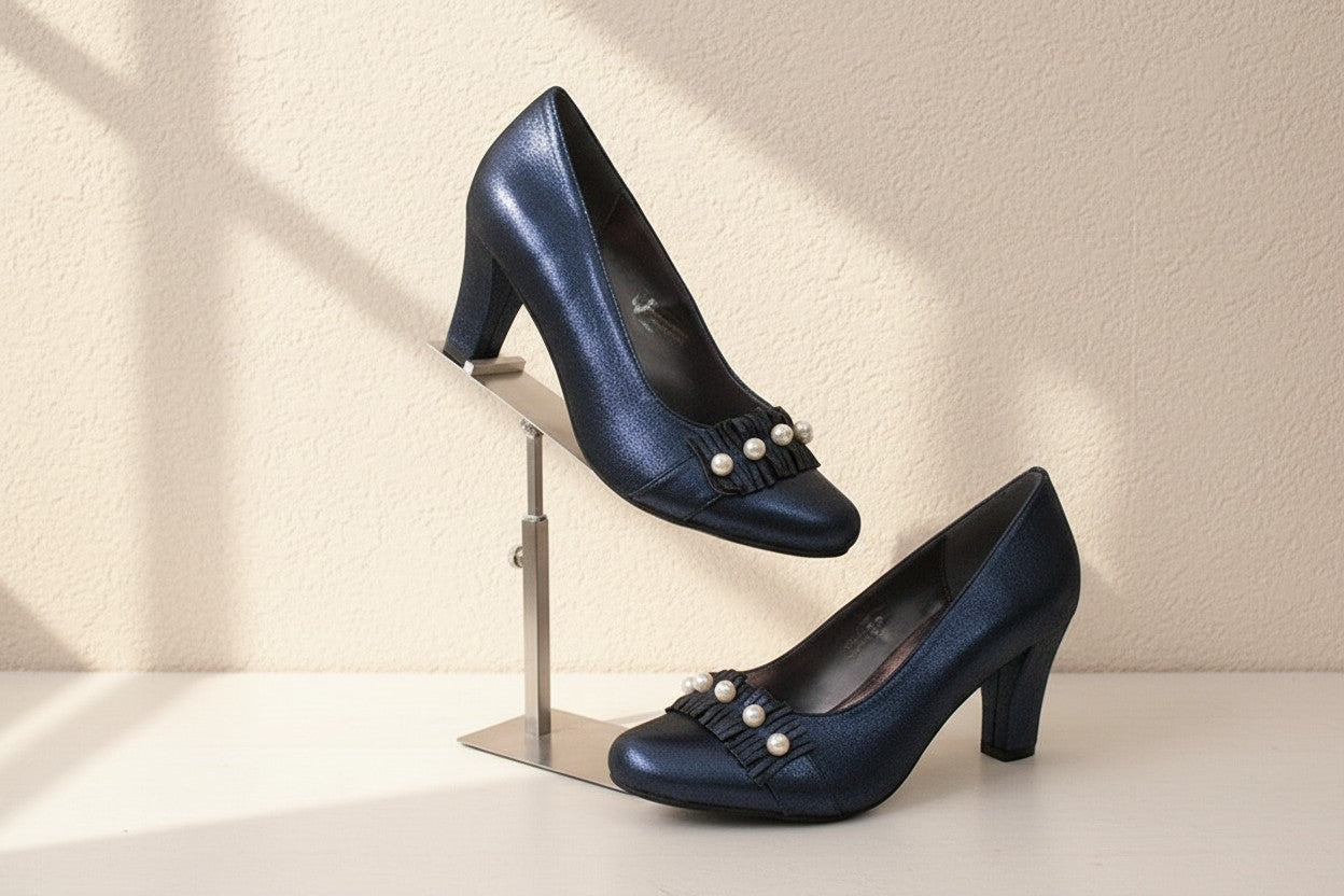 Escarpins Frippindealz Andrea Conti bleu marine avec détails nacrés et talon de 7,5 cm pour un look chic et élégant.