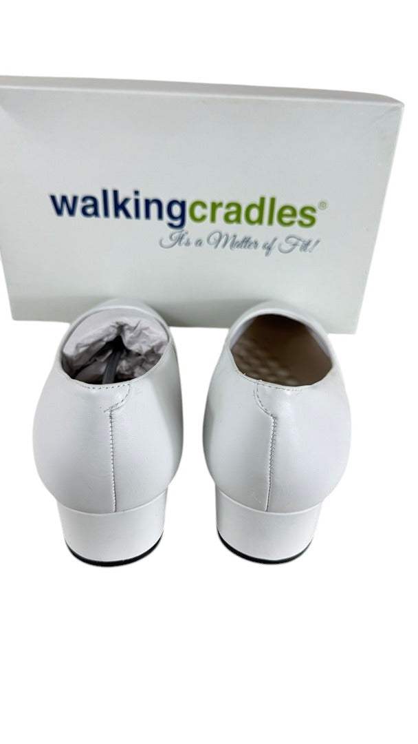 Escarpins Frippindealz Walking Cradles en cuir blanc avec talon bloc confortable, vue arrière avec boîte d'origine