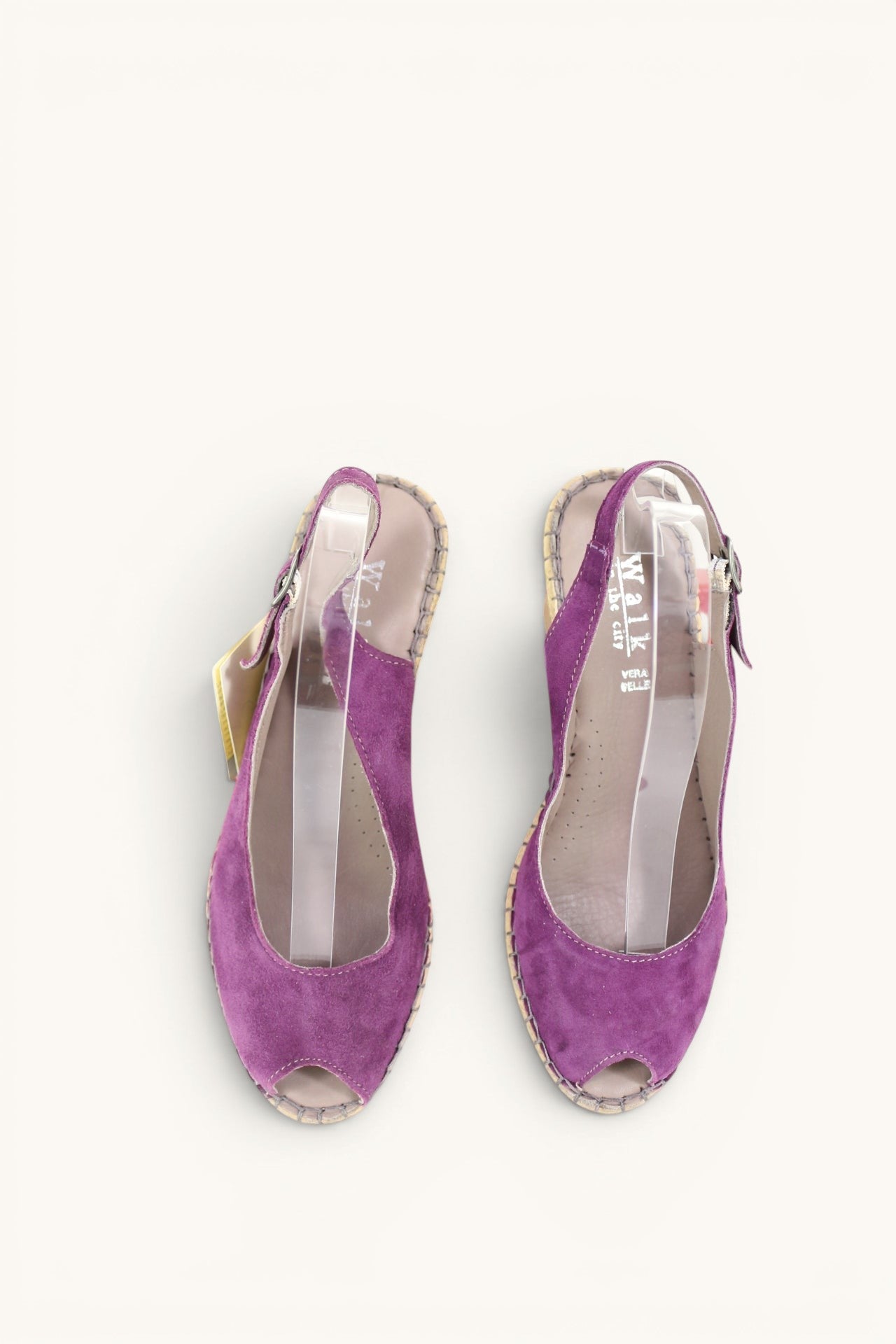Escarpins slingback Frippindealz Walk In The City en cuir velours violet avec bout ouvert et semelle compensée.