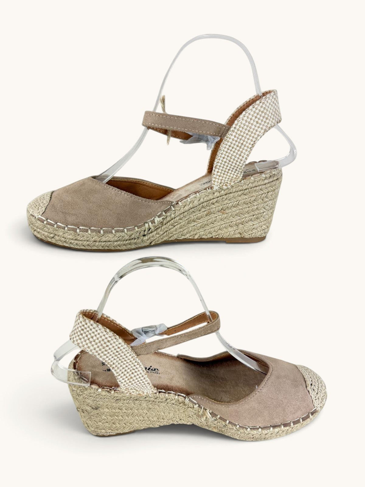 Espadrilles compensées Frippindealz Jomix en aspect daim marron taupe avec semelle en corde tressée et bride cheville