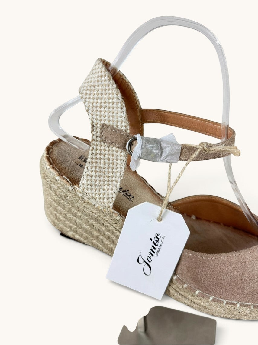 Espadrilles compensées Frippindealz Jomix marron taupe effet daim avec bride cheville et semelle en corde tressée