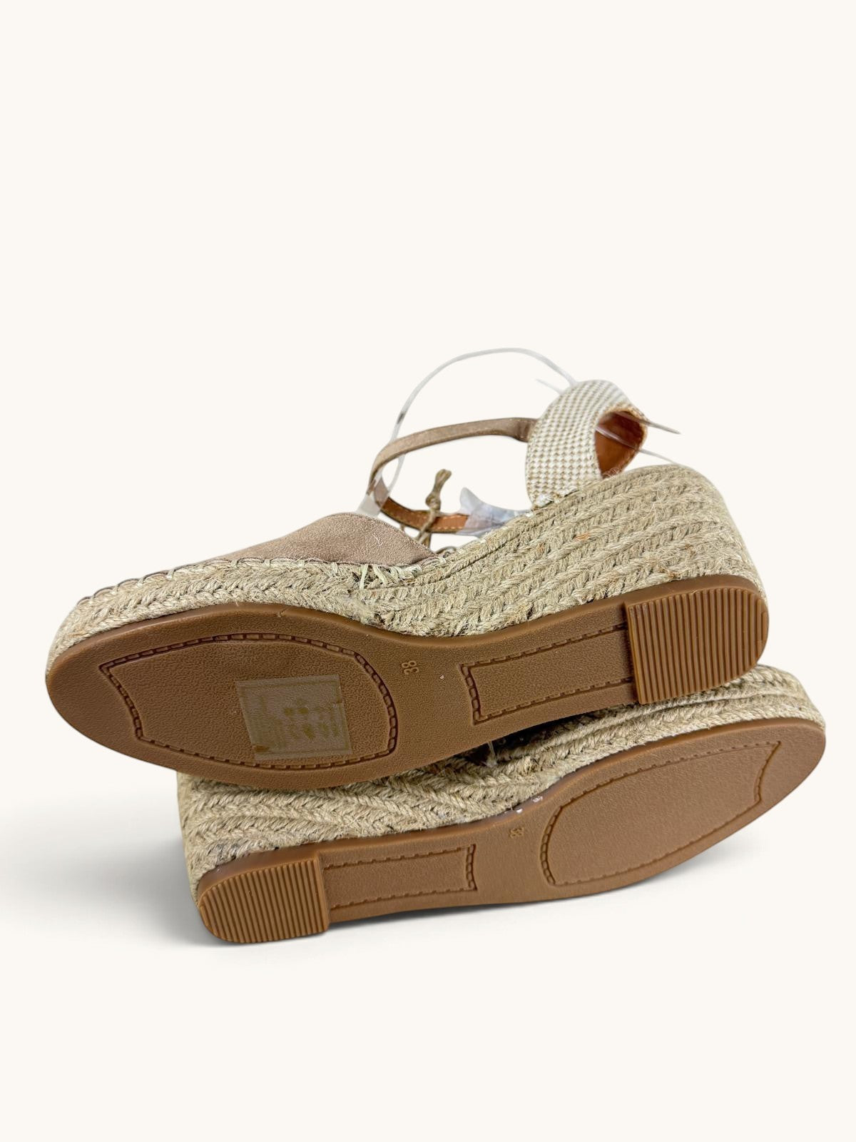 Espadrilles compensées Frippindealz Jomix marron taupe effet daim avec semelle en corde tressée et bride cheville