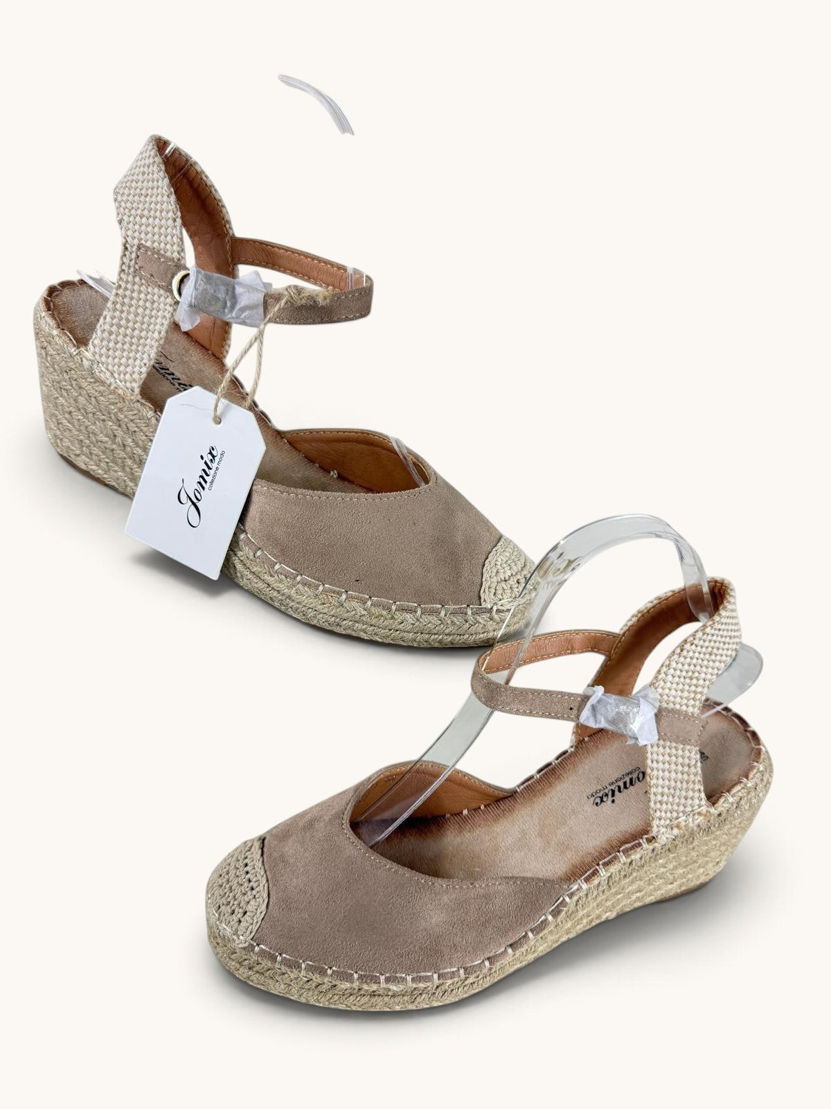 Espadrilles compensées Frippindealz Jomix marron taupe effet daim avec semelle en corde et bride de cheville