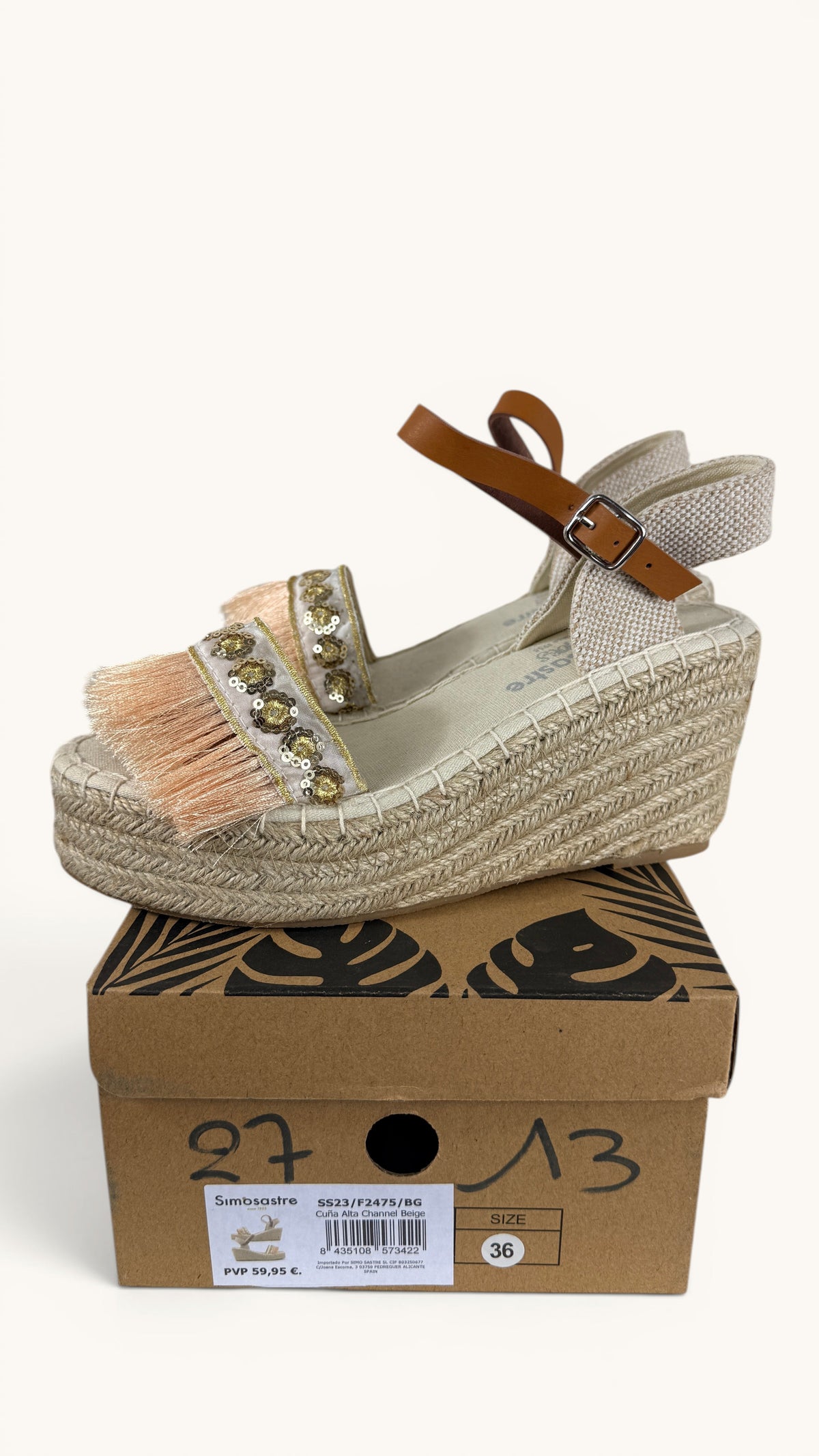 Espadrilles compensées Frippindealz Simó Sastre beiges avec franges rose poudré, paillettes dorées et bride cheville.