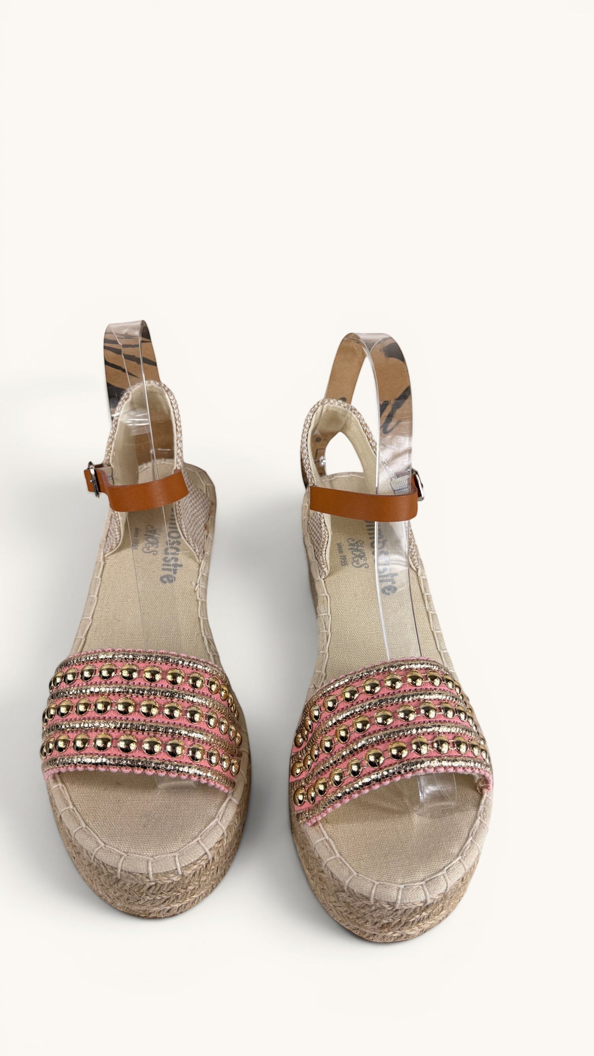 Espadrilles compensées Frippindealz Simó Sastre Isabela rose poudré avec clous dorés et bride camel, taille 37.