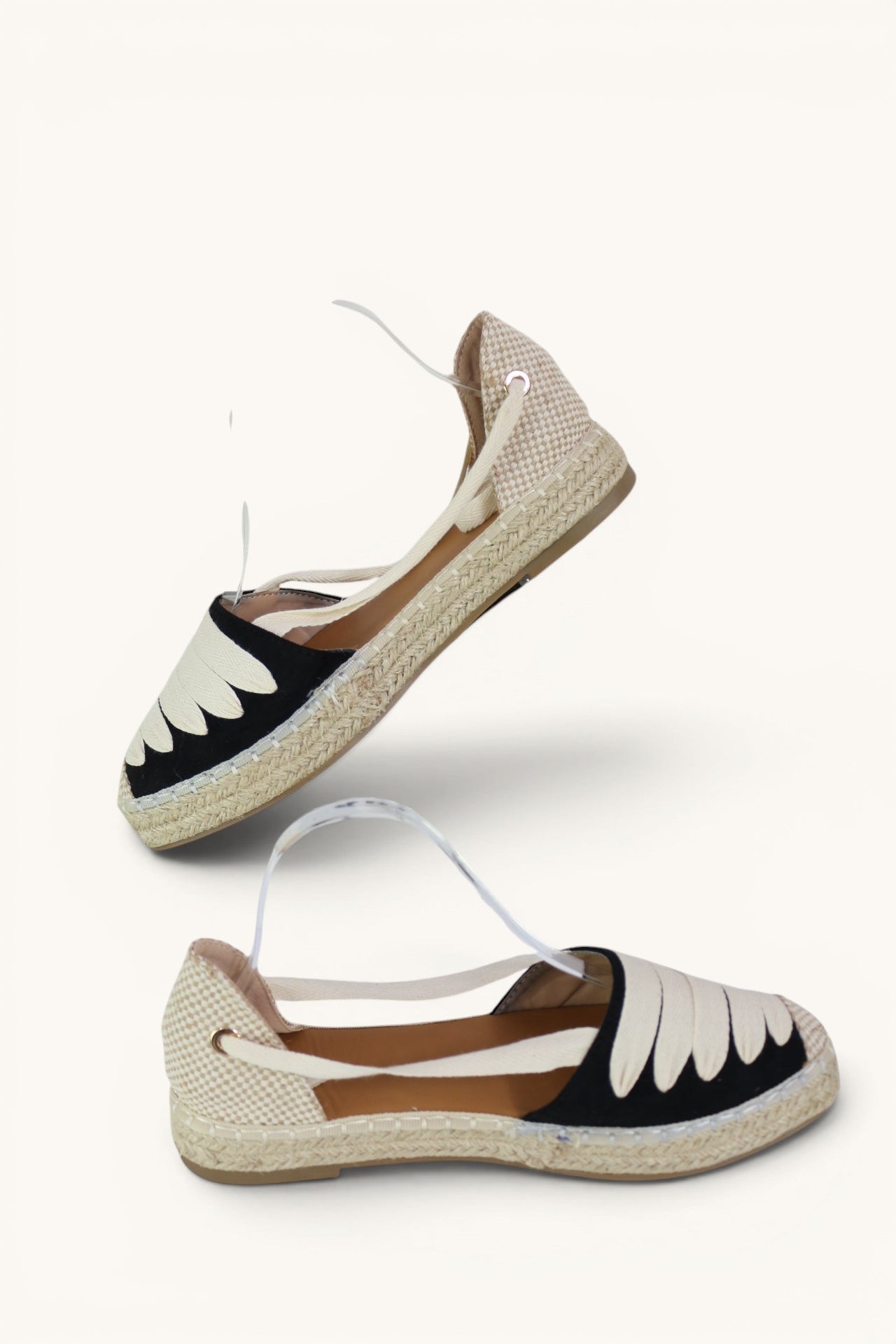 Espadrilles femme bicolores noir et beige Frippindealz avec rubans à nouer et semelle en corde tressée