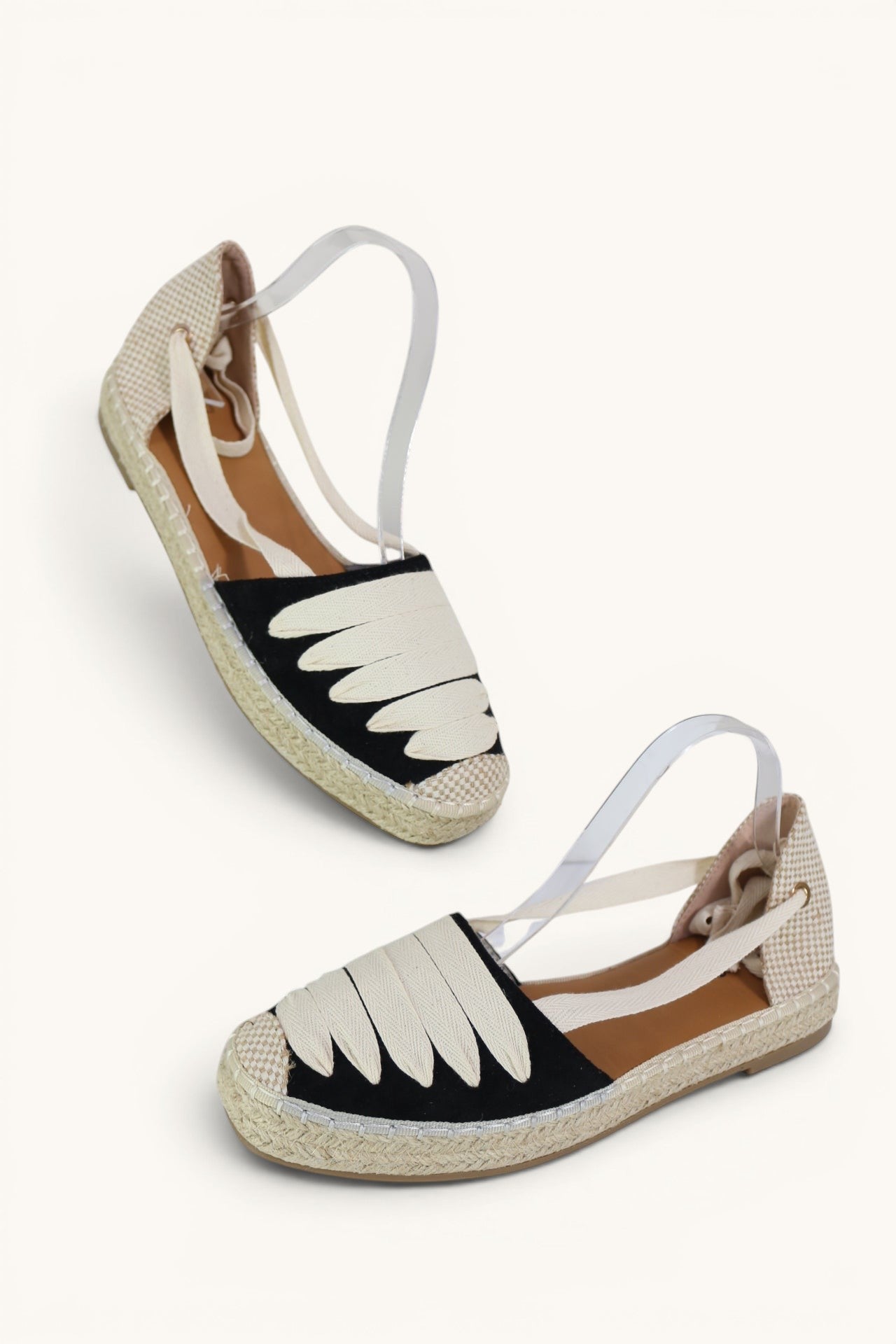 Espadrilles Frippindealz bicolores noir et beige avec rubans à nouer et semelle en corde tressée style méditerranéen