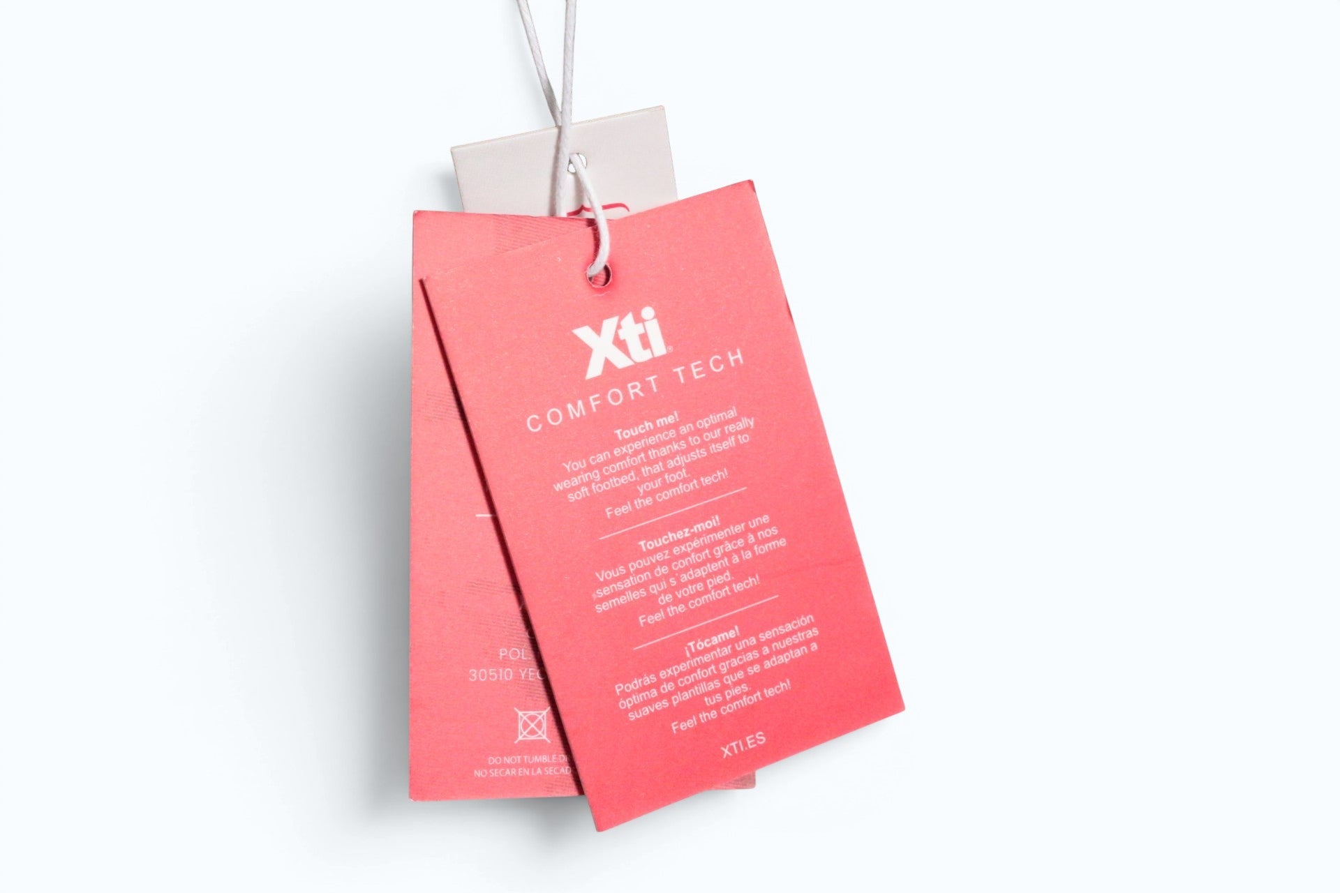 Étiquette de prix et d'information Frippindealz pour baskets XTI Comfort Tech avec texte multilingue sur fond rose