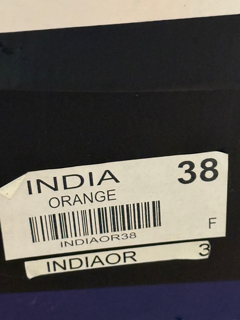 Étiquette de boîte à chaussures Frippindealz indiquant le modèle India en orange taille 38
