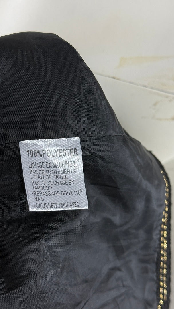 Étiquette de composition 100% polyester à l'intérieur de la robe blazer Frippindealz avec détails dorés
