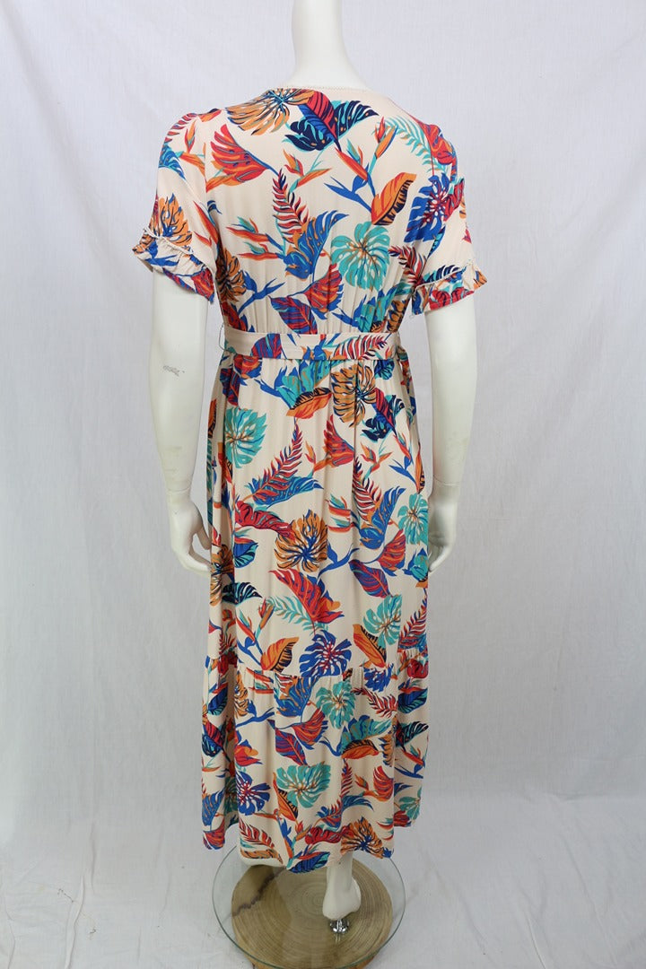 Robe longue Grace & Mila Frippindealz en viscose crème à motif tropical multicolore, vue de dos sur mannequin