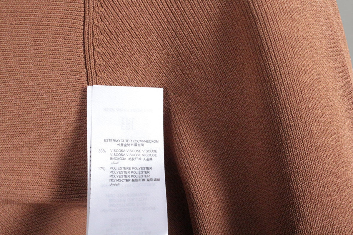 Étiquette de composition Frippindealz sur un pull Harmont & Blaine marron en viscose et polyester
