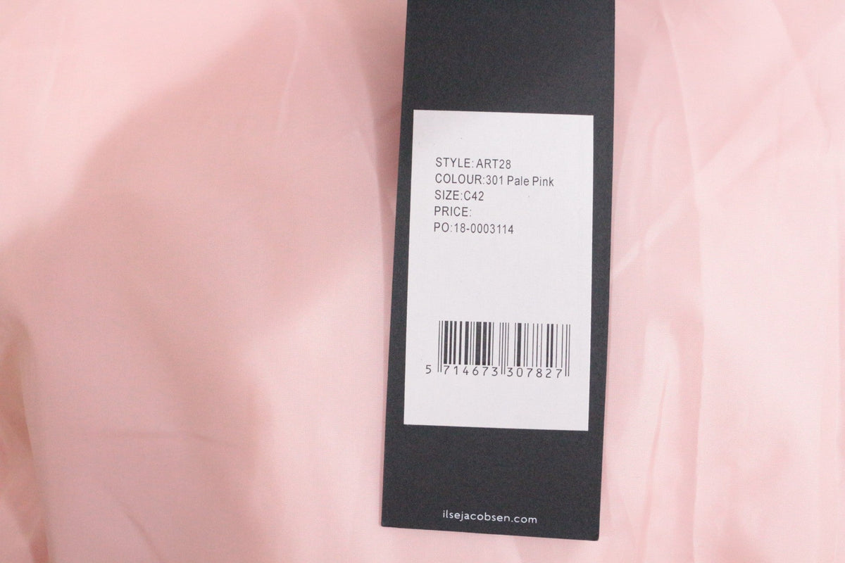 Étiquette de prix Frippindealz sur veste matelassée rose pâle Ilse Jacobsen