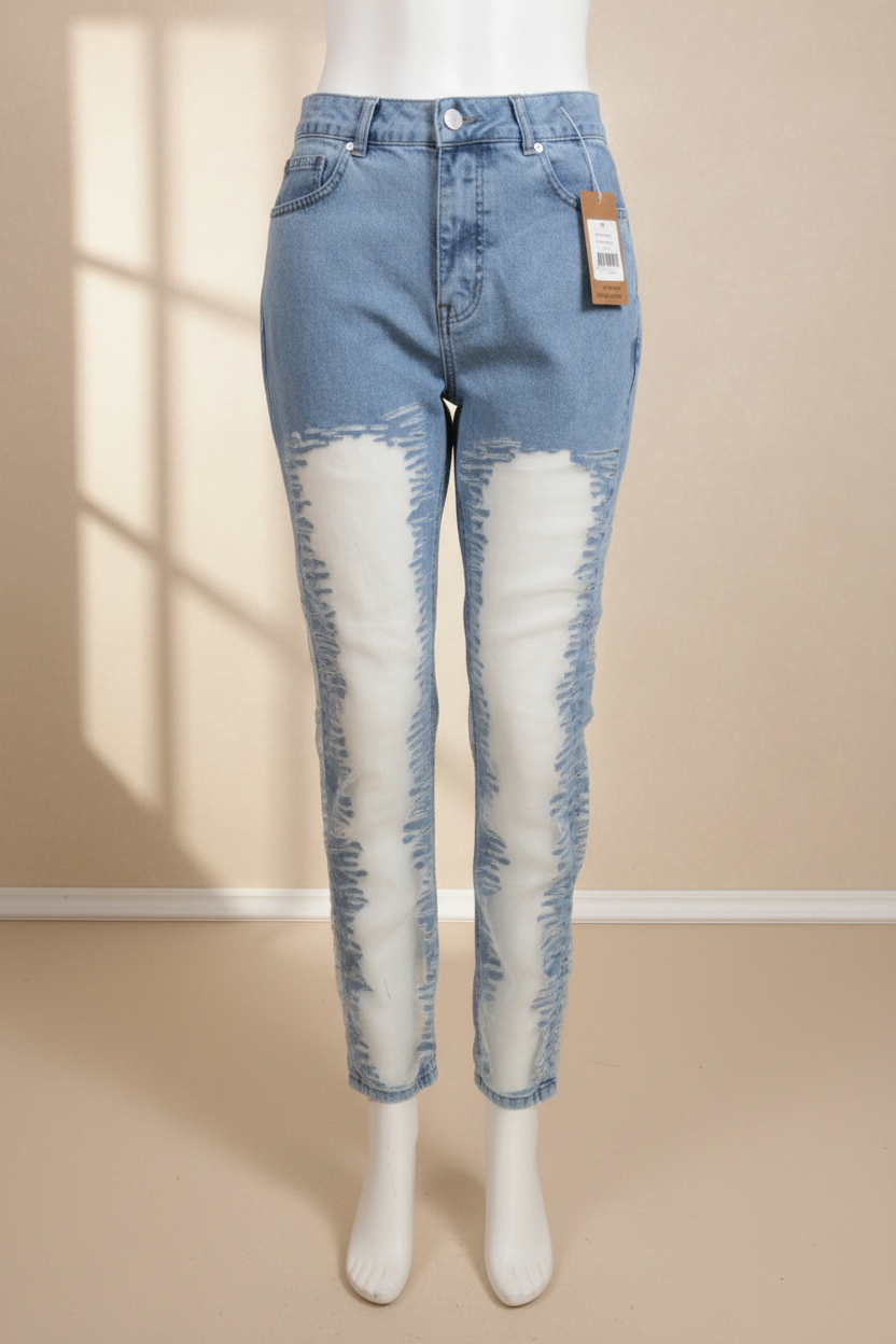 Jean hybride Frippindealz bleu en denim et tulle transparent effet déchiré style Y2K sur mannequin