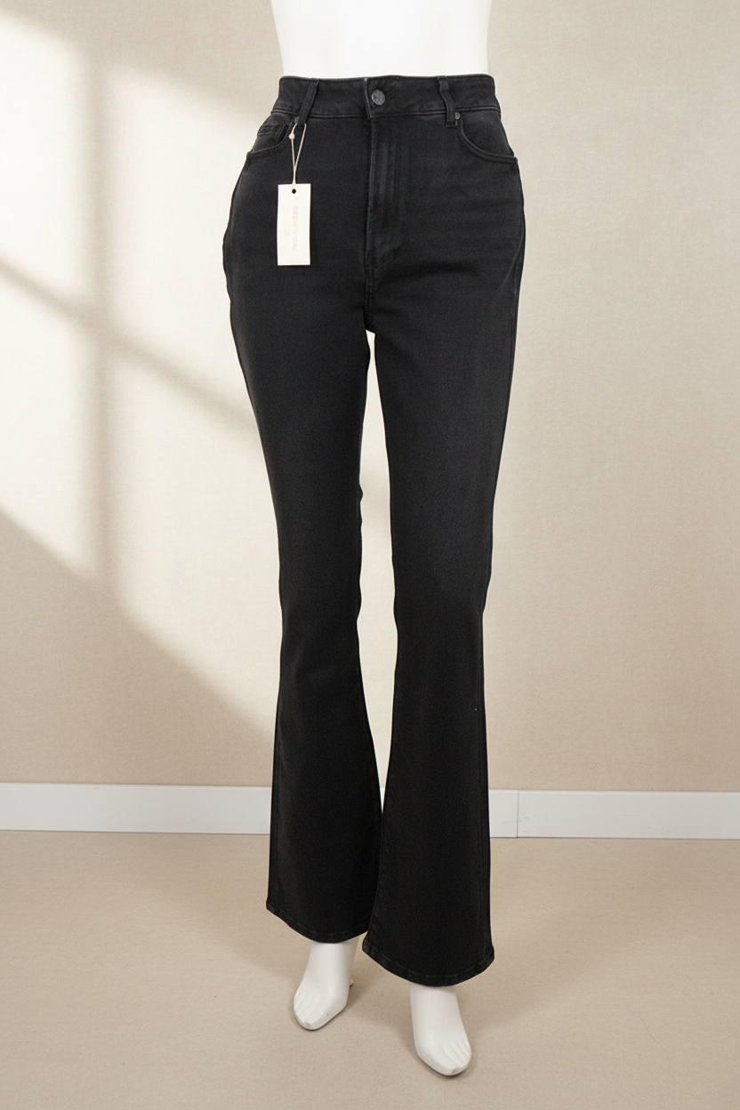 Jean évasé noir Frippindealz taille haute en coton avec étiquette, style vintage 90s sur mannequin