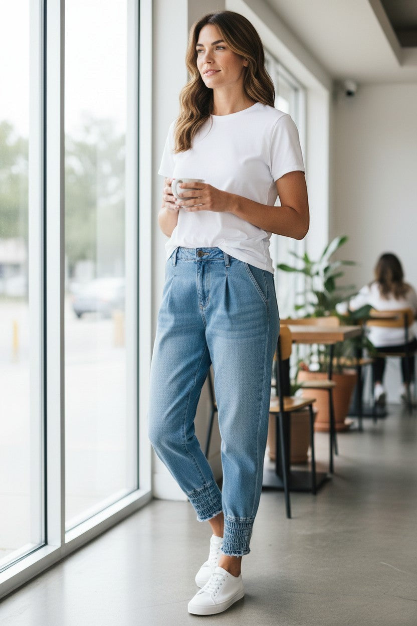 Frippindealz Jean prototype femme bleu clair coupe carotte avec pinces et chevilles zippées, style Y2K.