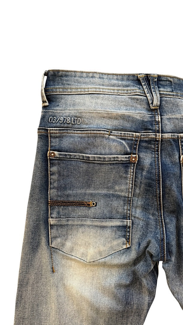 Jean homme Frippindealz Koröshi bleu coupe droite en coton stretch avec poches arrière zippées et effet délavé vintage